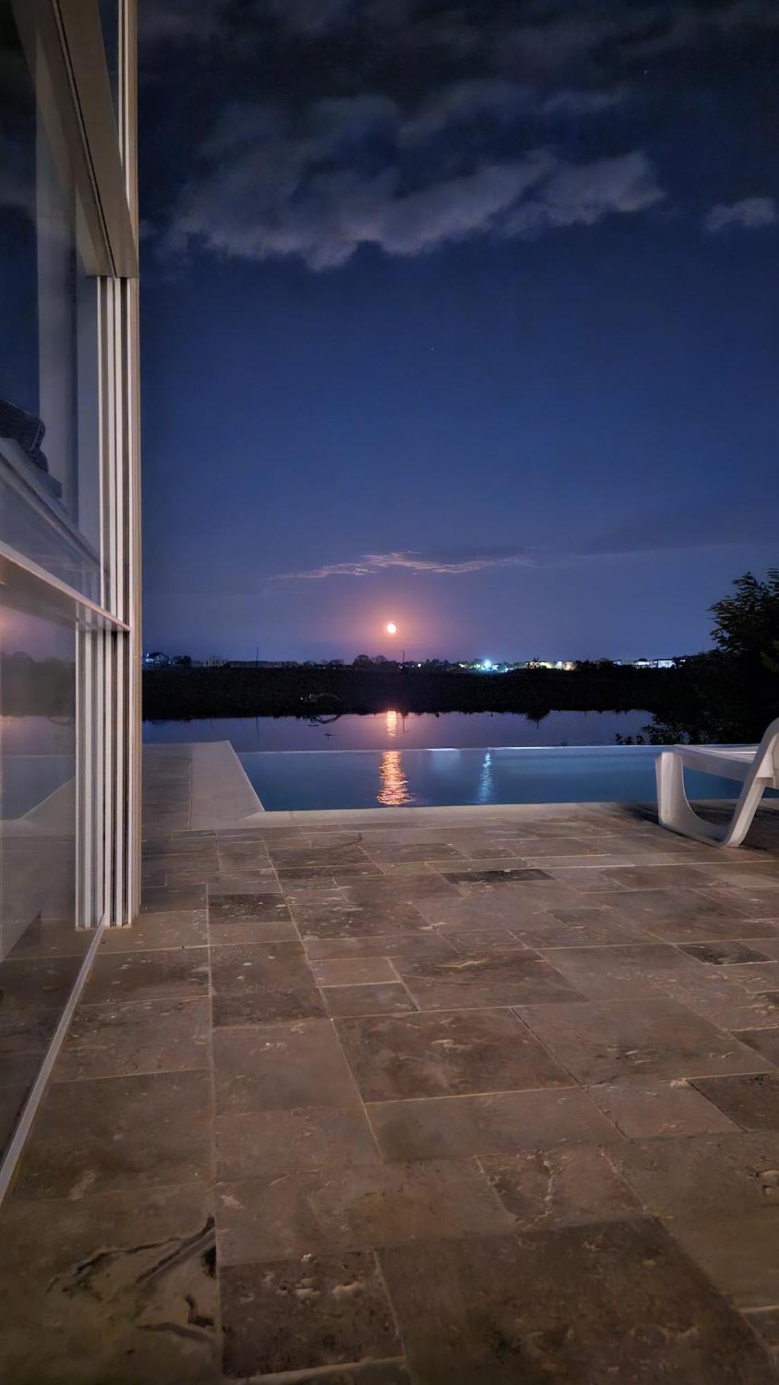 Casa De La Lac バロテシュティ エクステリア 写真